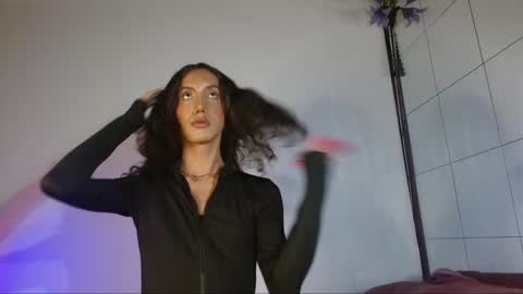 Estefa G online show from 02/18/25, 03:31