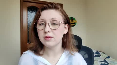 Snapshot of estefananicewarner chatting on 07/30/26, 09:30 Ivy online show from 07/30/26, 09:30