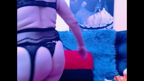 estefania_344 online show from 10/22/25, 10:42