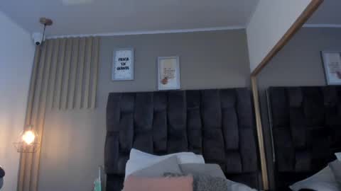 estefania__gomez online show from 02/19/25, 08:10