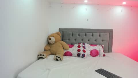 Snapshot of estehefany_gil chatting on 02/26/26, 03:05 estehefany_gil online show from 02/26/26, 03:05