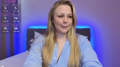 Estella online show from 10/17/25, 01:57