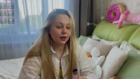 Snapshot of estella_elwood chatting on 05/15/26, 12:12 Estella online show from 05/15/26, 12:12