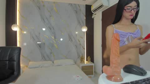 Snapshot of estephany_doll chatting on 12/08/24, 02:09 Estephany online show from 12/08/24, 02:09