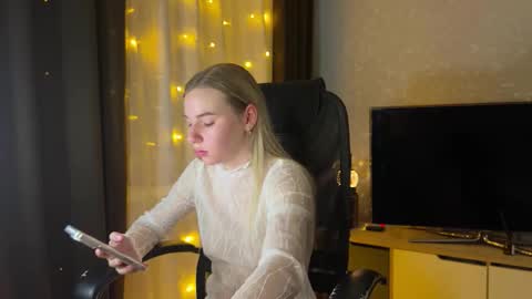 Ester online show from 12/20/25, 06:15