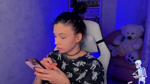 Snapshot of estercollins chatting on 02/04/25, 11:49 Ester online show from 02/04/25, 11:49