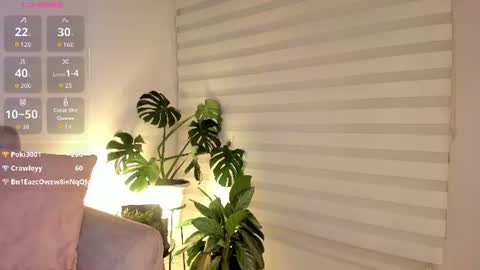 Snapshot of estercollins_ chatting on 06/11/26, 12:32 Is secret online show from 06/11/26, 12:32