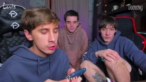 Snapshot of esthetics_boys chatting on 01/05/25, 12:09 LOUIS online show from 01/05/25, 12:09