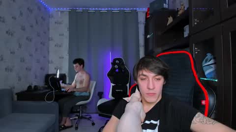 Snapshot of esthetics_boys chatting on 02/23/25, 11:25 LOUIS online show from 02/23/25, 11:25