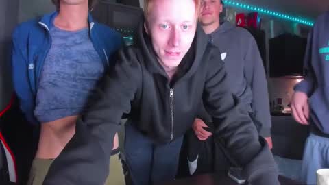 Snapshot of esthetics_boys chatting on 10/03/25, 09:45 LOUIS online show from 10/03/25, 09:45