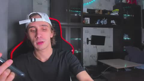 LOUIS online show from 11/18/25, 02:28