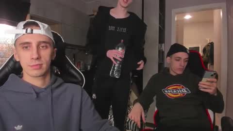 LOUIS online show from 12/13/25, 10:04