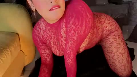 estrella05_ online show from 11/19/25, 05:40