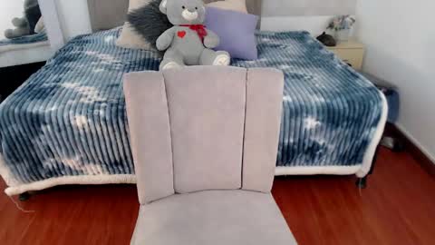 estrella_hank online show from 04/22/26, 07:48