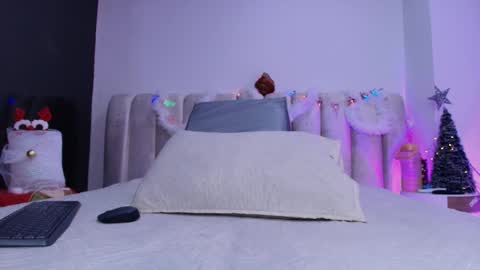 Estrella online show from 12/20/25, 12:01