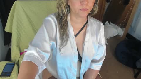 Snapshot of estrellah__ chatting on 12/30/24, 04:53 - E S T R E L L A  M I L F - online show from 12/30/24, 04:53