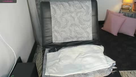 Snapshot of estrellah__ chatting on 03/03/25, 10:10 - E S T R E L L A  M I L F - online show from 03/03/25, 10:10