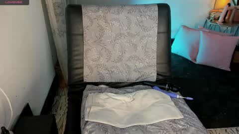 Snapshot of estrellah__ chatting on 03/12/25, 04:30 - E S T R E L L A  M I L F - online show from 03/12/25, 04:30