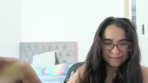 Snapshot of estrellajunior chatting on 05/05/26, 02:03 estrellajunior online show from 05/05/26, 02:03