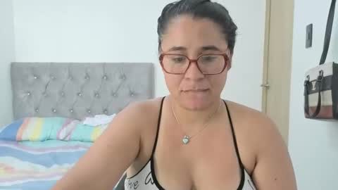 Snapshot of estrellajunior chatting on 05/18/26, 12:44 estrellajunior online show from 05/18/26, 12:44