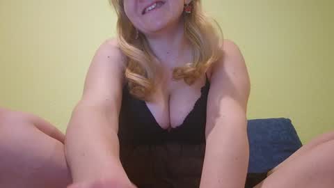 Snapshot of estrellawalters chatting on 01/25/25, 03:52 estrellawalters online show from 01/25/25, 03:52