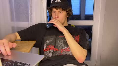 Snapshot of estremecerse chatting on 05/03/26, 05:41 Alex online show from 05/03/26, 05:41