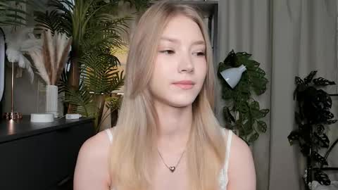 Snapshot of eternity_cuite chatting on 09/21/25, 05:42 Natalie online show from 09/21/25, 05:42