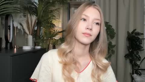 Snapshot of eternity_cuite chatting on 09/26/25, 05:44 Natalie online show from 09/26/25, 05:44