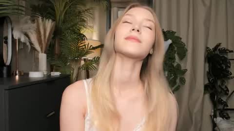Snapshot of eternity_cuite chatting on 10/06/25, 05:38 Natalie online show from 10/06/25, 05:38