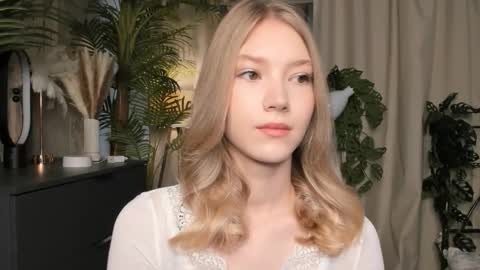 Snapshot of eternity_cuite chatting on 10/11/25, 05:50 Natalie online show from 10/11/25, 05:50