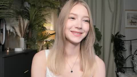 Snapshot of eternity_cuite chatting on 10/19/25, 05:41 Natalie online show from 10/19/25, 05:41