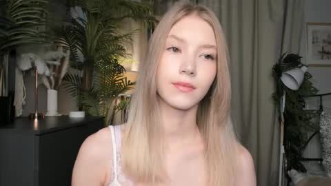 Snapshot of eternity_cuite chatting on 10/23/25, 05:40 Natalie online show from 10/23/25, 05:40