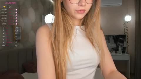Snapshot of ethalhatchell chatting on 03/03/25, 04:56 Elsa online show from 03/03/25, 04:56