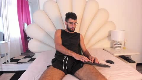 Snapshot of ethan__walker chatting on 01/31/25, 04:48 Ethan online show from 01/31/25, 04:48