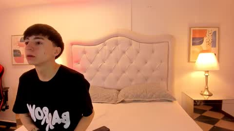 Snapshot of ethan_and_ava chatting on 01/19/25, 01:22 ethan and ava online show from 01/19/25, 01:22