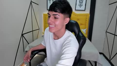 E T H A N  online show from 02/25/26, 07:34