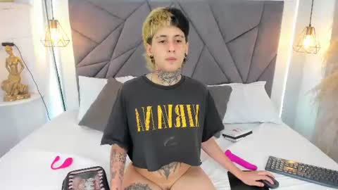 Snapshot of ethan_lennox_ chatting on 07/22/26, 05:32 Ethan online show from 07/22/26, 05:32