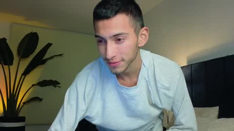 Snapshot of ethan_skiny_ chatting on 12/21/24, 04:52 Joan online show from 12/21/24, 04:52