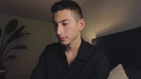 Snapshot of ethan_skiny_ chatting on 01/22/25, 04:02 Joan online show from 01/22/25, 04:02