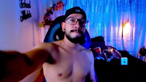 ethan w7 online show from 10/17/25, 02:04