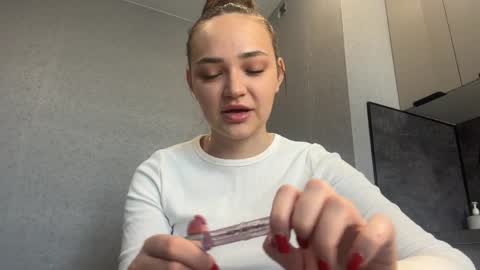 Caroline online show from 04/13/26, 06:41