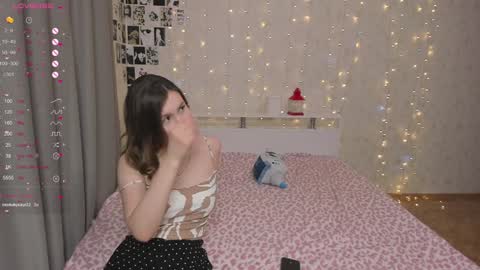 Veronica Tiia Lilith left to right online show from 01/29/25, 07:22