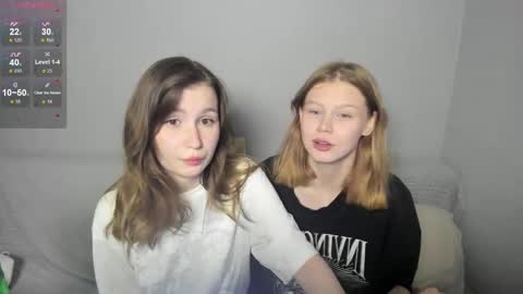 Veronica Tiia Lilith left to right online show from 09/24/25, 04:32