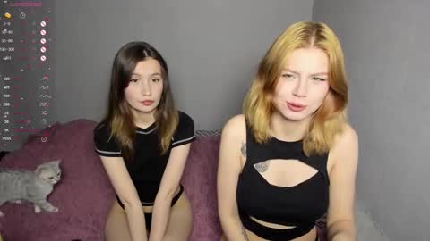 Veronica Tiia Lilith left to right online show from 12/14/25, 04:23