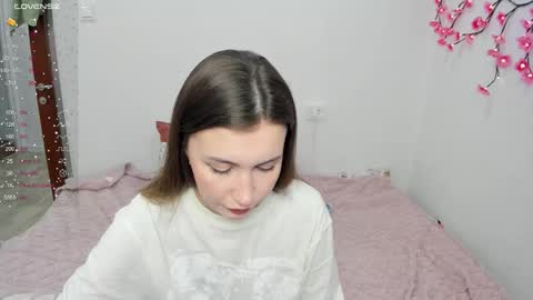 Veronica Tiia Lilith left to right online show from 03/07/26, 12:18