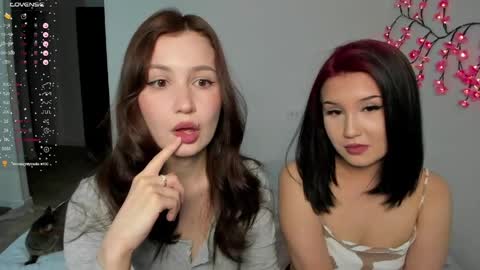 Snapshot of eumomino chatting on 04/24/26, 08:11 Veronica Tiia Lilith left to right online show from 04/24/26, 08:11