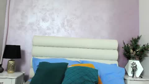 Snapshot of euphoriaelle chatting on 06/25/26, 03:17 euphoriaelle online show from 06/25/26, 03:17
