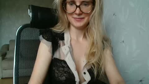 eva2323 online show from 09/19/25, 06:04