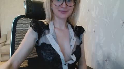 eva2323 online show from 10/13/25, 02:50