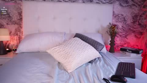 Snapshot of eva_blondee chatting on 03/25/26, 01:06 Eva online show from 03/25/26, 01:06